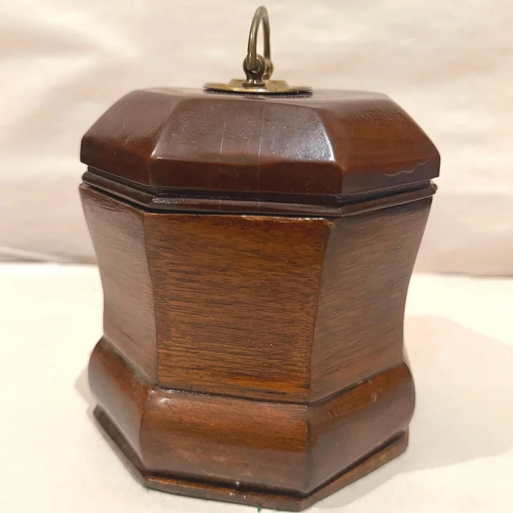 Vintage Mahogany Tea Caddy Colonial Williamsburg Style Octagonal Brass Handle
